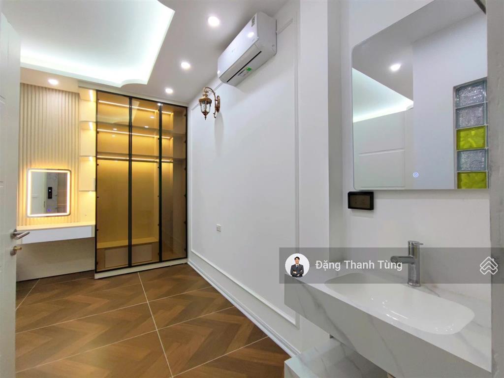 Bán nhà riêng thang máy khu vực đống đa  ô tô 7 chỗ đỗ cửa, 20m ra phố  dt 35m2  mt 5m x 6 tầng