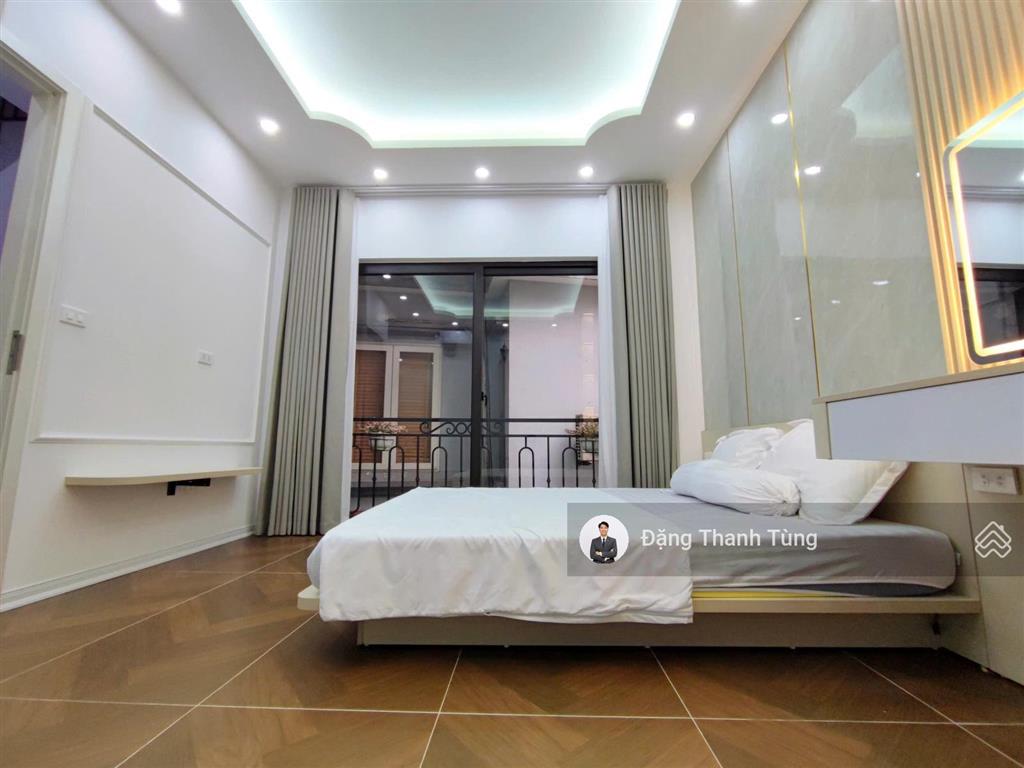 Bán nhà riêng thang máy khu vực đống đa  ô tô 7 chỗ đỗ cửa, 20m ra phố  dt 35m2  mt 5m x 6 tầng