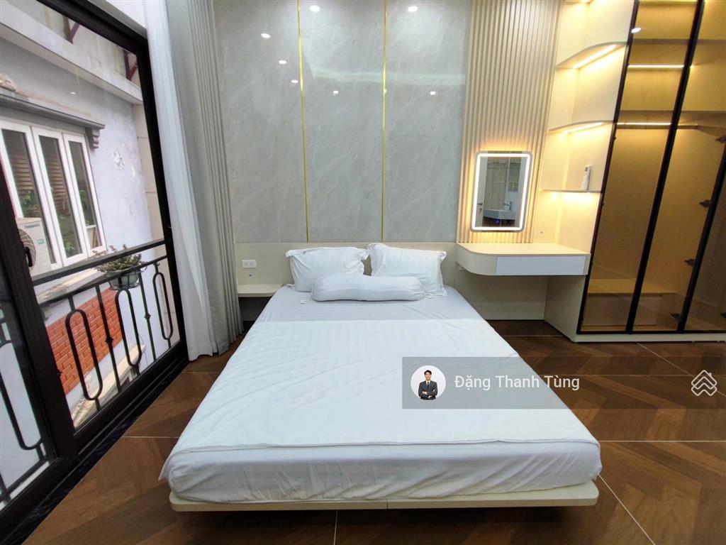 Bán nhà riêng thang máy khu vực đống đa  ô tô 7 chỗ đỗ cửa, 20m ra phố  dt 35m2  mt 5m x 6 tầng