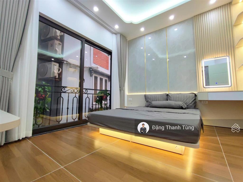 Bán nhà riêng thang máy khu vực đống đa  ô tô 7 chỗ đỗ cửa, 20m ra phố  dt 35m2  mt 5m x 6 tầng