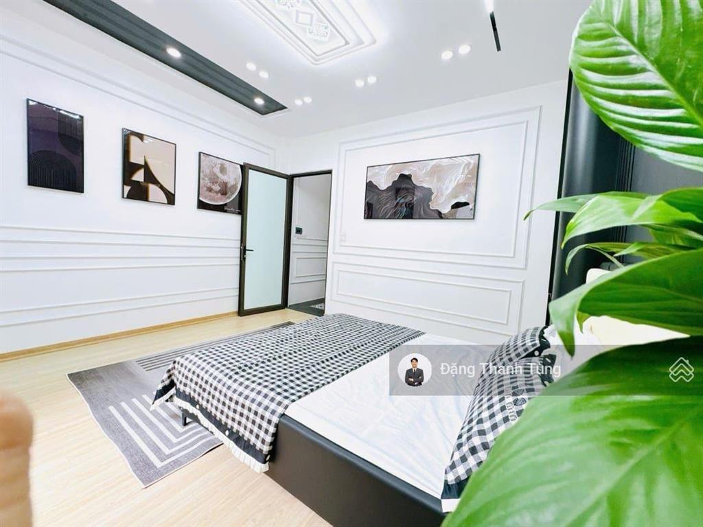 Bán nhà riêng phố vương thừa vũ chỉ vài bước chân ra phố ô tô tránh dt 42m2  mt 4.3m, 5 tầng 4 ngủ