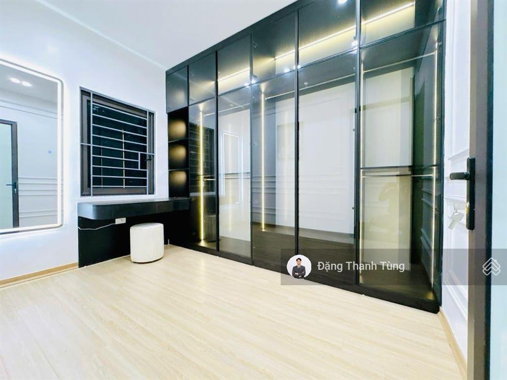 Bán nhà riêng phố vương thừa vũ chỉ vài bước chân ra phố ô tô tránh dt 42m2  mt 4.3m, 5 tầng 4 ngủ
