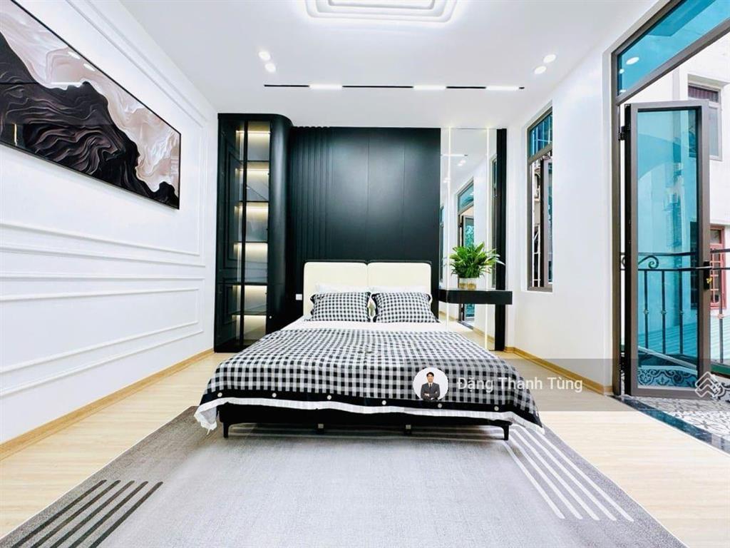 Bán nhà riêng phố vương thừa vũ chỉ vài bước chân ra phố ô tô tránh dt 42m2  mt 4.3m, 5 tầng 4 ngủ