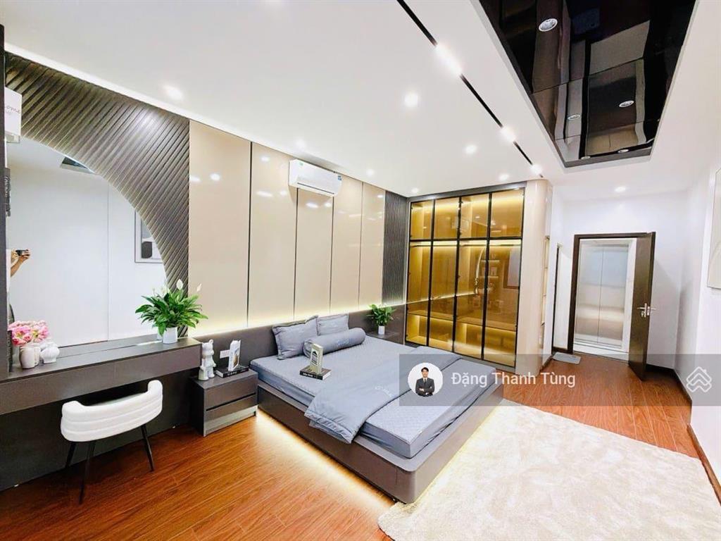 Đón đầu quy hoạch  nhà mới thang máy khương trung  mua là được. dt 41/47m2  mt 4.25m x 5 tầng.