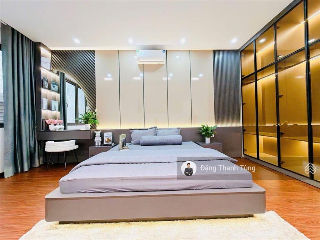 Đón đầu quy hoạch  nhà mới thang máy khương trung  mua là được. dt 41/47m2  mt 4.25m x 5 tầng.