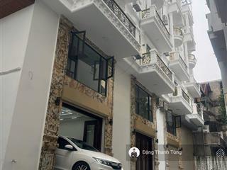 Bán nhà riêng đống đa  thang máy, ô tô vào nhà  gần hồ phong thủy tốt. ngõ thông các ngả gần phố