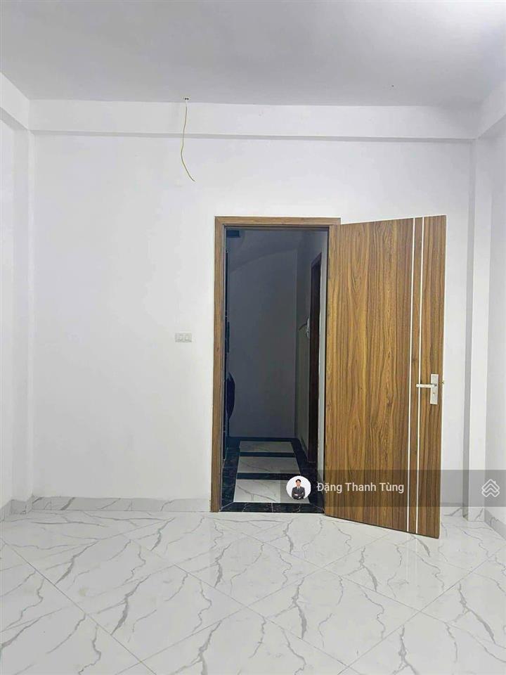 Bán nhà riêng đống đa  thang máy, ô tô vào nhà  gần hồ phong thủy tốt. ngõ thông các ngả gần phố