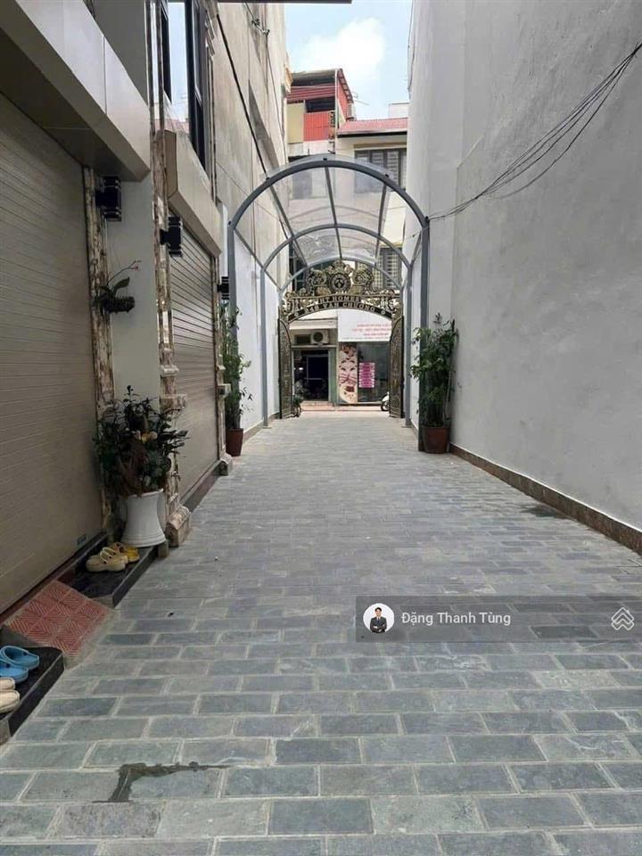 Bán nhà riêng đống đa  thang máy, ô tô vào nhà  gần hồ phong thủy tốt. ngõ thông các ngả gần phố