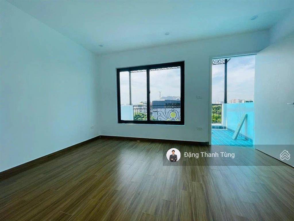 Bán nhà riêng thang máy ngã tư sở  ngõ thông, kinh doanh, 1 nhà ra phố. dt 32m  mt4.55m x 7 tầng.