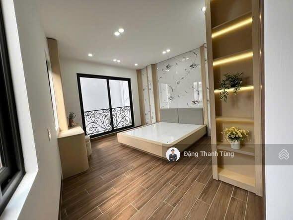 Bán nhà riêng thang máy lò đúc. dt 40m2  mt 3.5m x5 tầng, 3 ngủ. lô góc ngõ nông thẳng tắp ra phố.