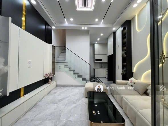 Bán nhà riêng thang máy lò đúc. dt 40m2  mt 3.5m x5 tầng, 3 ngủ. lô góc ngõ nông thẳng tắp ra phố.