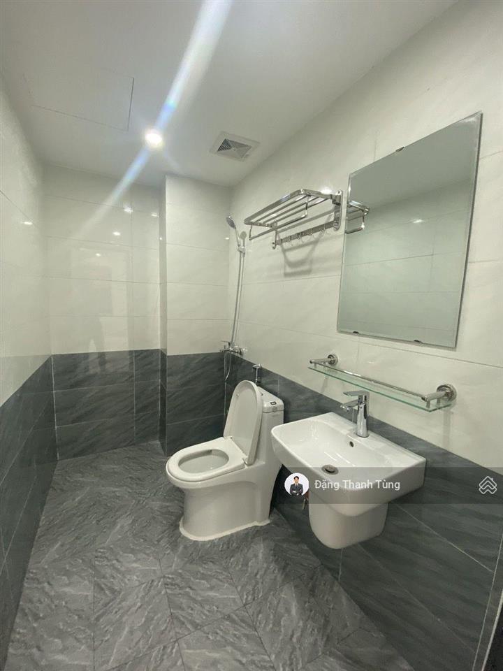 Bán nhà riêng vf3 đỗ cửa  lô góc  cách vành đai 2.5m chỉ 400m. dt 30m2  mt 3.8m x 5 tầng ở ngay.