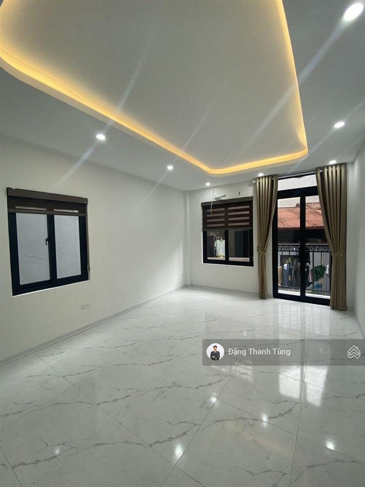 Bán nhà riêng vf3 đỗ cửa  lô góc  cách vành đai 2.5m chỉ 400m. dt 30m2  mt 3.8m x 5 tầng ở ngay.