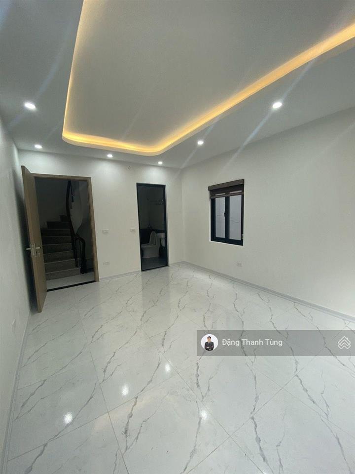 Bán nhà riêng vf3 đỗ cửa  lô góc  cách vành đai 2.5m chỉ 400m. dt 30m2  mt 3.8m x 5 tầng ở ngay.