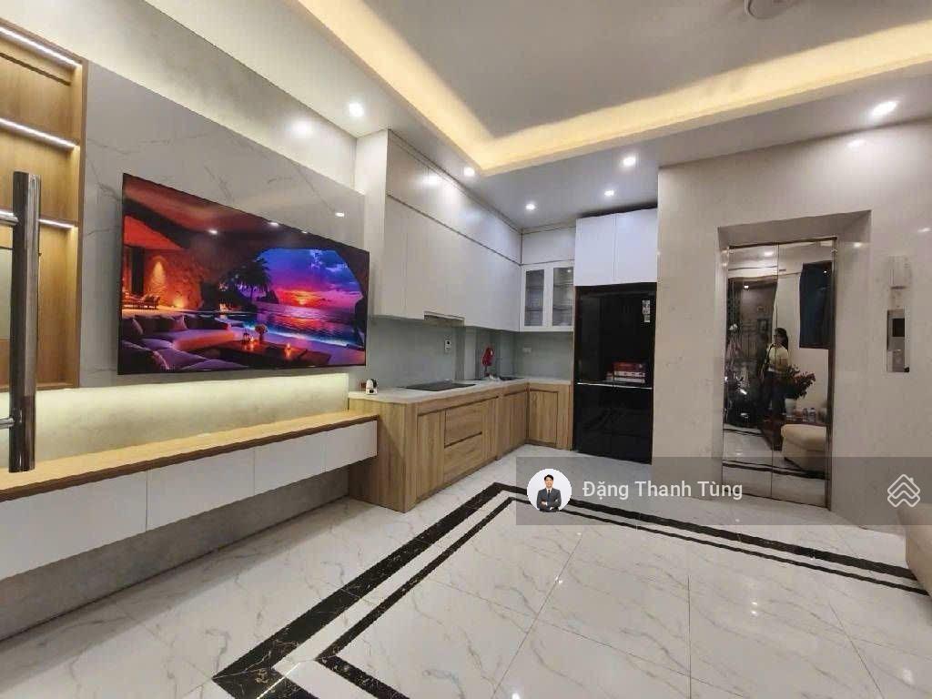 Bán nhà riêng thang máy ngã 4 chợ mơ minh khai, ngõ nông gần phố. dt 35m2  mt 5.5m x 5 tầng, 3 ngủ