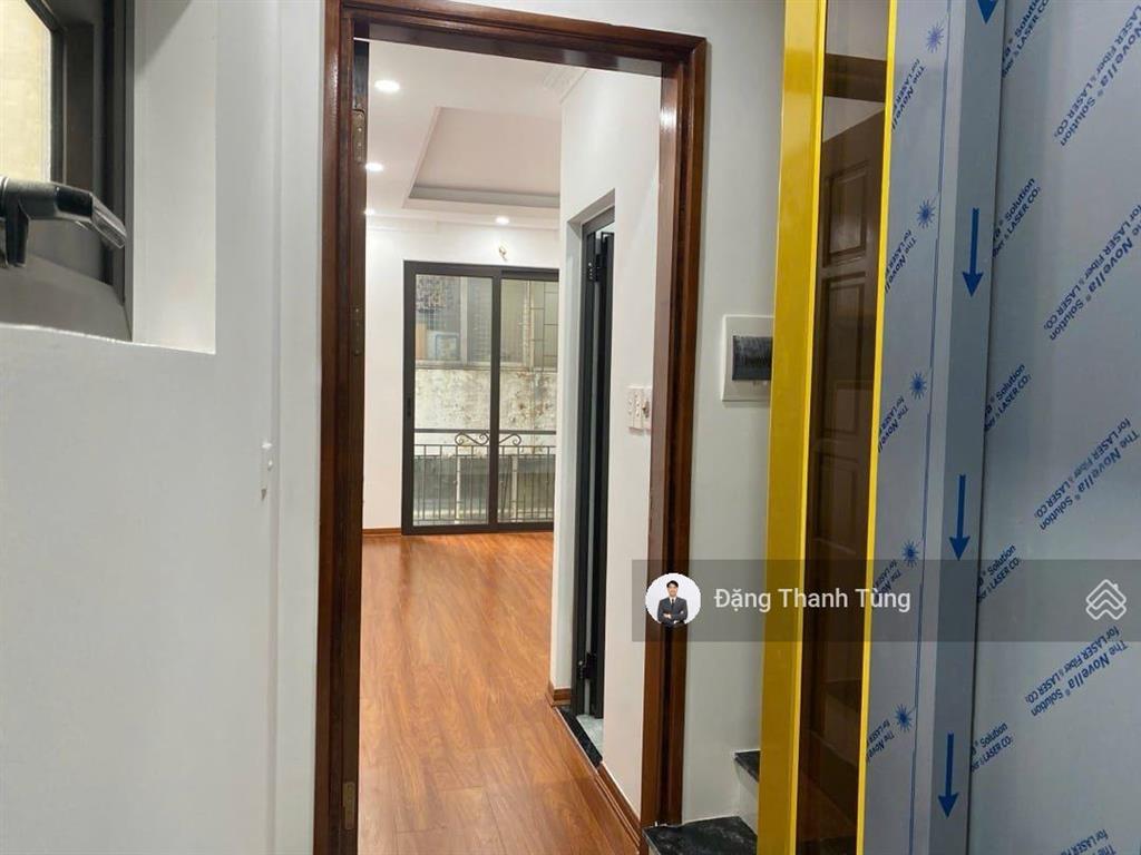 Shoch! chỉ 8 tỷ có ngay nhà thang máy trung tâm đống đa. dt30m x 6 tầng, 2 thoáng trước sau.