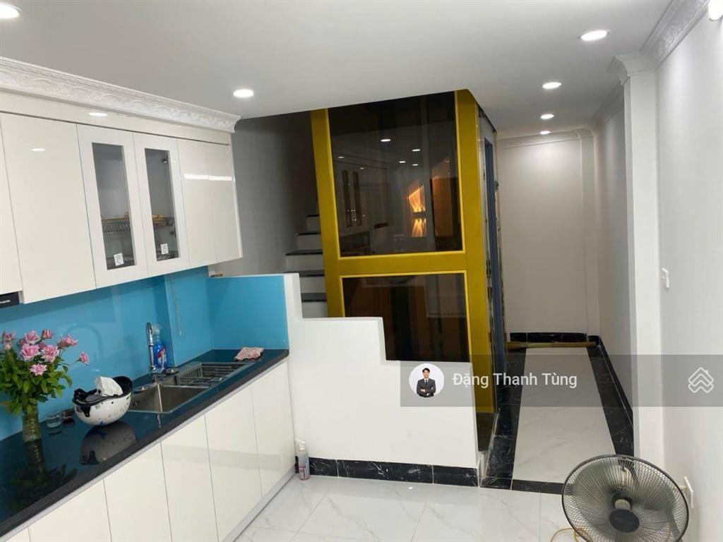 Shoch! chỉ 8 tỷ có ngay nhà thang máy trung tâm đống đa. dt30m x 6 tầng, 2 thoáng trước sau.