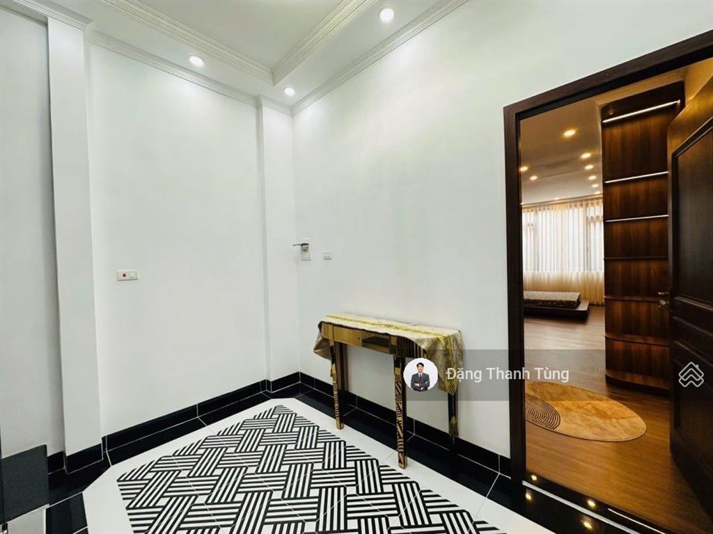 Cần bán nhà ngọc khánh  dt 52.1m  mt 4.6m  6 tầng thang máy, ngõ thông chỉ 200m ra hồ giảng võ
