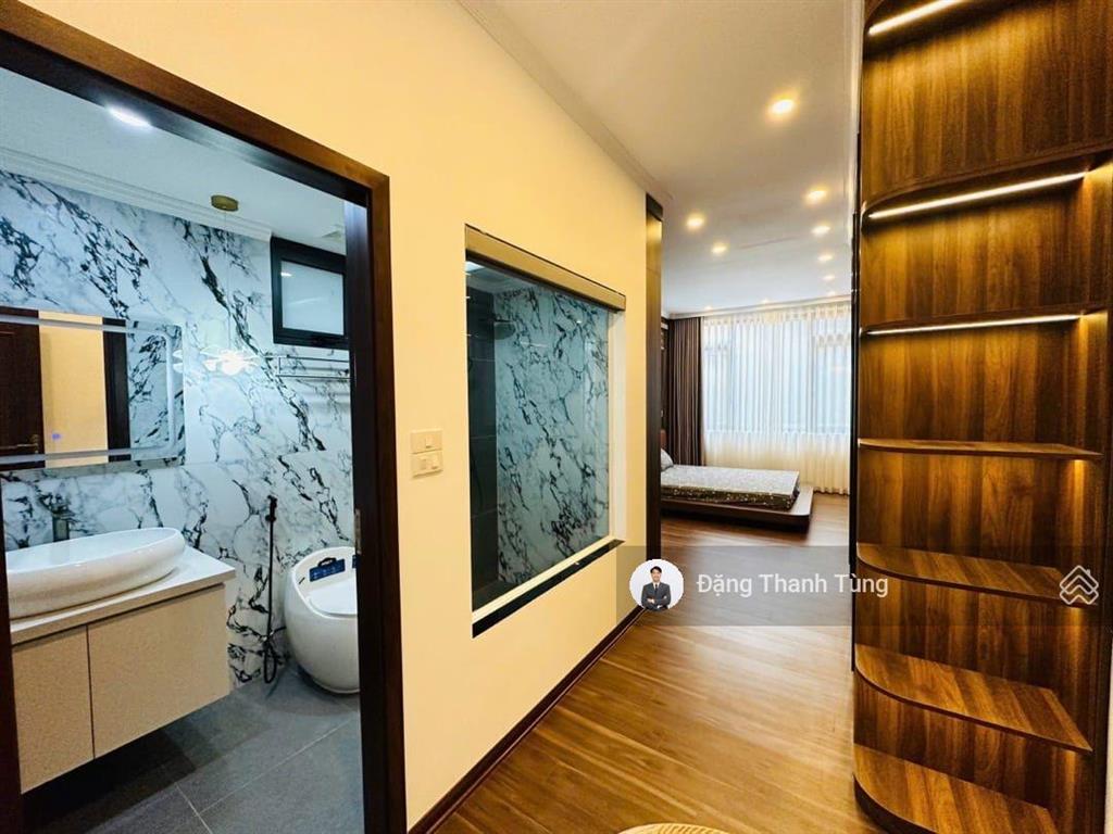 Cần bán nhà ngọc khánh  dt 52.1m  mt 4.6m  6 tầng thang máy, ngõ thông chỉ 200m ra hồ giảng võ