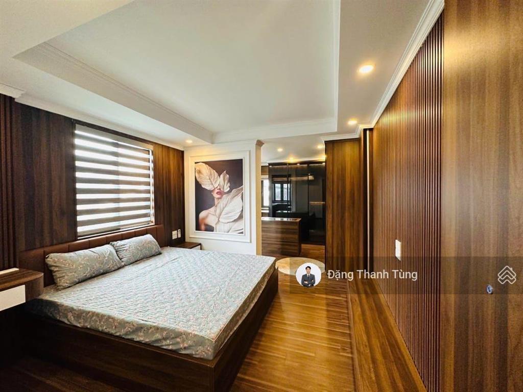 Cần bán nhà ngọc khánh  dt 52.1m  mt 4.6m  6 tầng thang máy, ngõ thông chỉ 200m ra hồ giảng võ