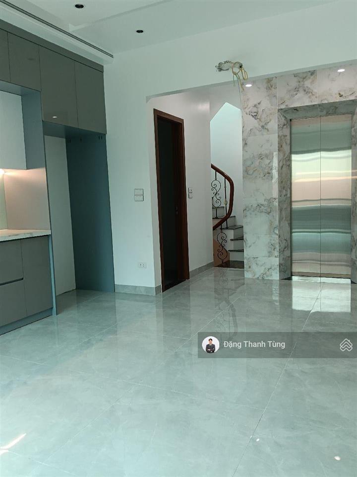 Bán gấp nhà phố tôn đức thắng, dt 33m2  6 tầng thang máy  mt 4.1m. ngõ thông gần phố về ở ngay