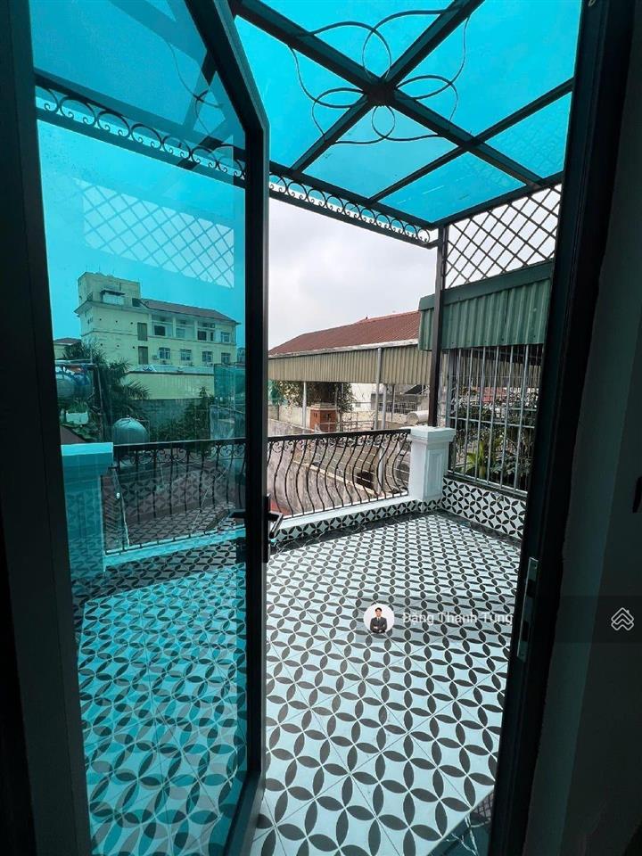 Bán gấp nhà phố tôn đức thắng, dt 33m2  6 tầng thang máy  mt 4.1m. ngõ thông gần phố về ở ngay