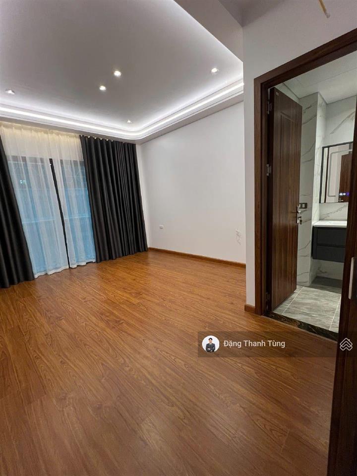 Bán gấp nhà phố tôn đức thắng, dt 33m2  6 tầng thang máy  mt 4.1m. ngõ thông gần phố về ở ngay