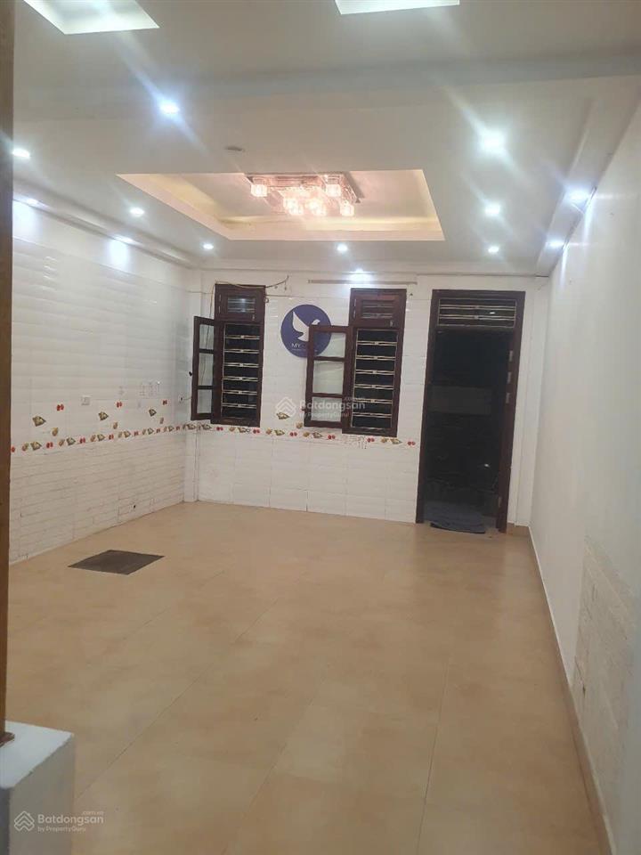 Cho thuê nhà văn quán 100m 4 tầng, xe tải tránh nhau.