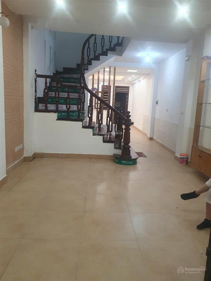 Cho thuê nhà văn quán 100m 4 tầng, xe tải tránh nhau.