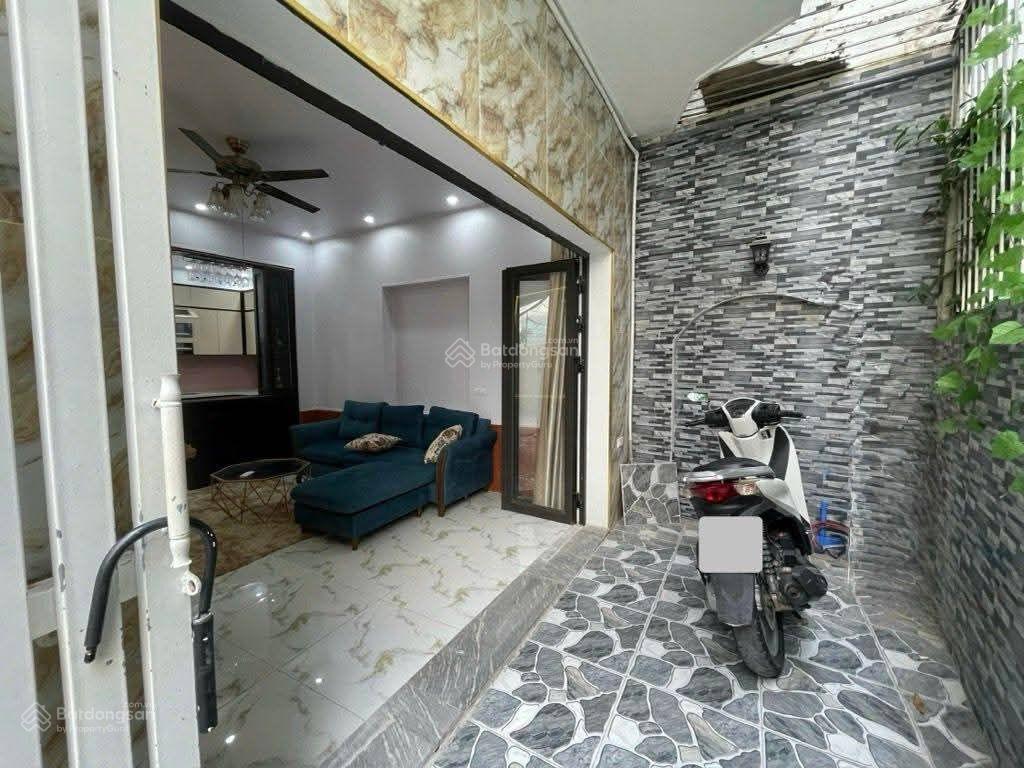 Bán nhà riêng tại kim ngưu, nhỉnh 8 tỷ, gần 50 m2, 3pn, 4 tầng, phong thủy tốt