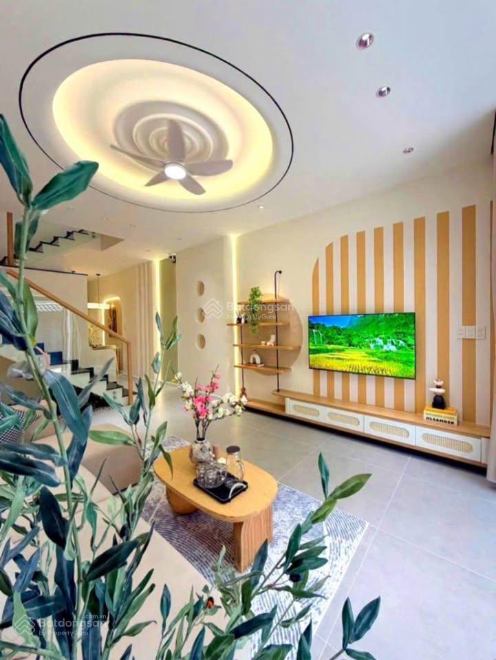 Bán nhà mới đẹp ngay lê văn quới, 2 tầng, 55m2, hxh 6m thông, giá chỉ nhỉnh 4 tỷ