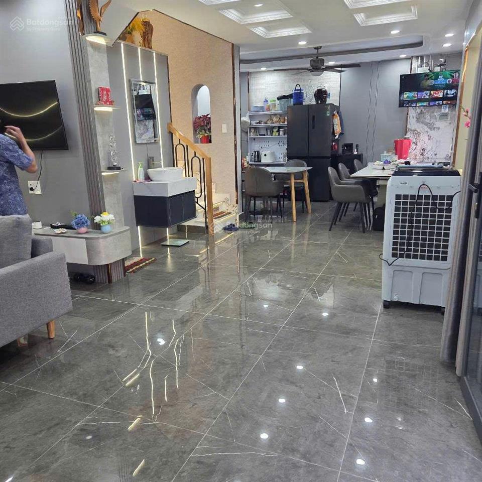 Nhà đẹp đường phạm văn bạch 53m2 (10x5,5m) phường 15, tân bình giá 6.5 tỷ.  0906 637 ***