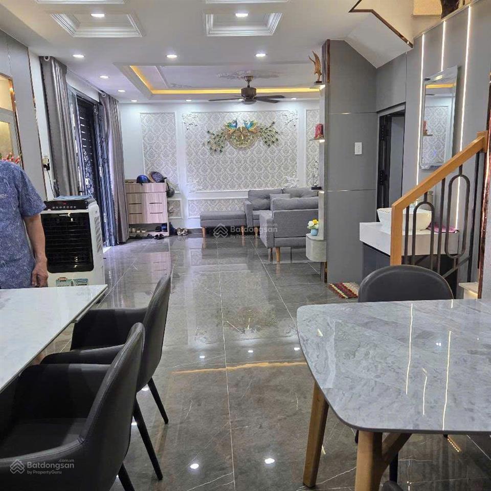 Nhà đẹp đường phạm văn bạch 53m2 (10x5,5m) phường 15, tân bình giá 6.5 tỷ.  0906 637 ***