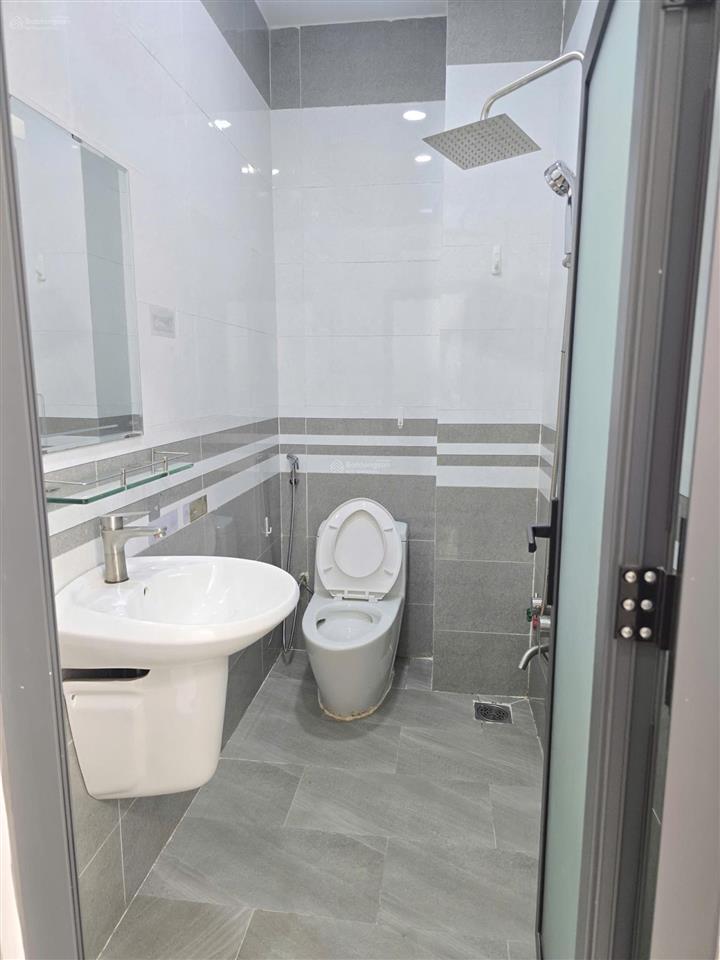Nhà mới sát sân bay, hẻm xe ôtô 7m, 5pn  3wc, dt 70m2, giá 6,2 tỷ (tl)  0906 637 ***