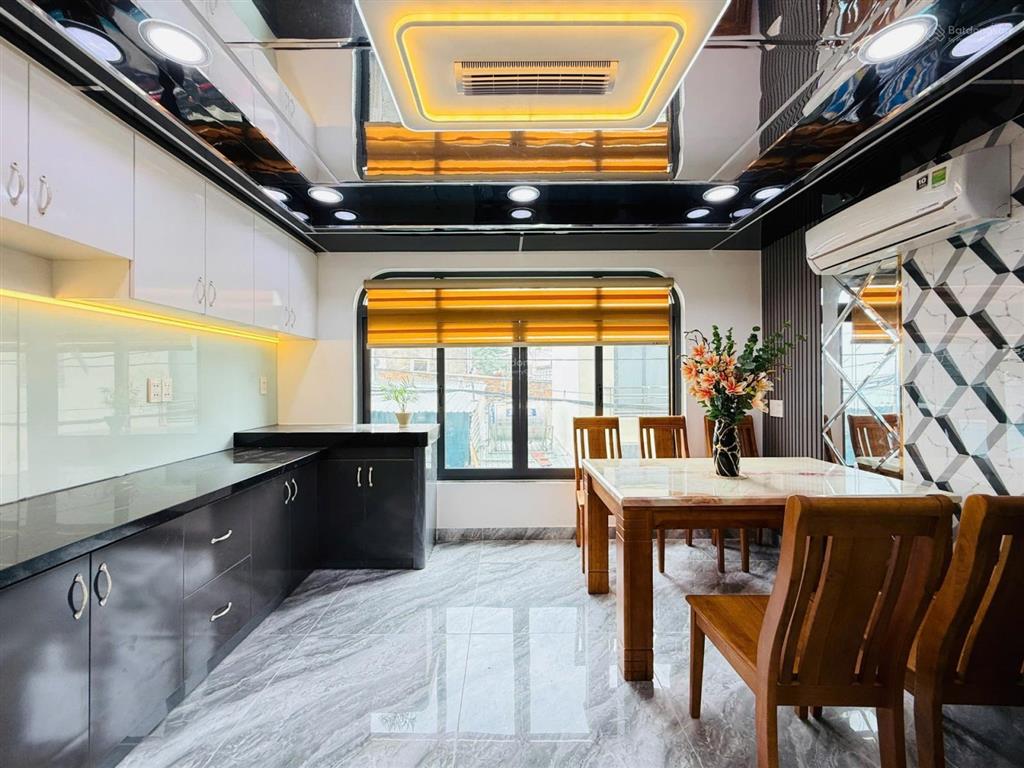 Nhà mới xây, hxh 7m, cách 3 bước chân ra nguyễn tư giản. dt 4x12m, nhà 5 tầng 5pn+ 5wc giá 8.4 tỷ