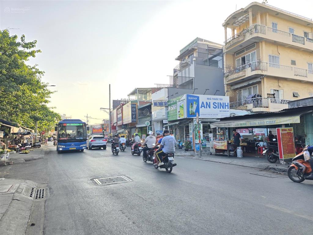 Nhà đường nơ trang long  bình thạnh. nở hậu, ngang 4,7m, dt 110m2, 8 pn