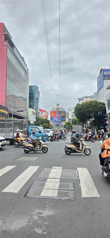 Mua nhà phan xích long tặng ngay chỗ đậu xe hơi. dt 4x16m, nở hậu, 2 tầng, 6pn giá nhỉnh 9 tỷ (tl)