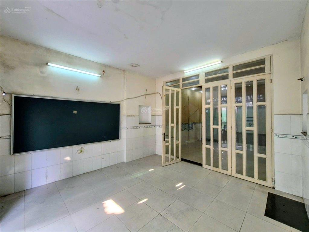 Bán gấp nhà cách mạng tân phú, 63m2(4,4*15m), 2 tầng, hxh, ở ngay, 7.4 tỷ