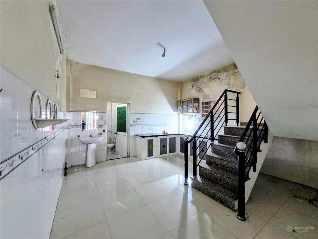 Bán gấp nhà cách mạng tân phú, 63m2(4,4*15m), 2 tầng, hxh, ở ngay, 7.4 tỷ