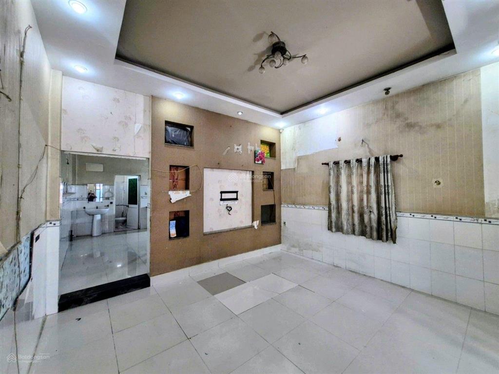 Bán gấp nhà cách mạng tân phú, 63m2(4,4*15m), 2 tầng, hxh, ở ngay, 7.4 tỷ