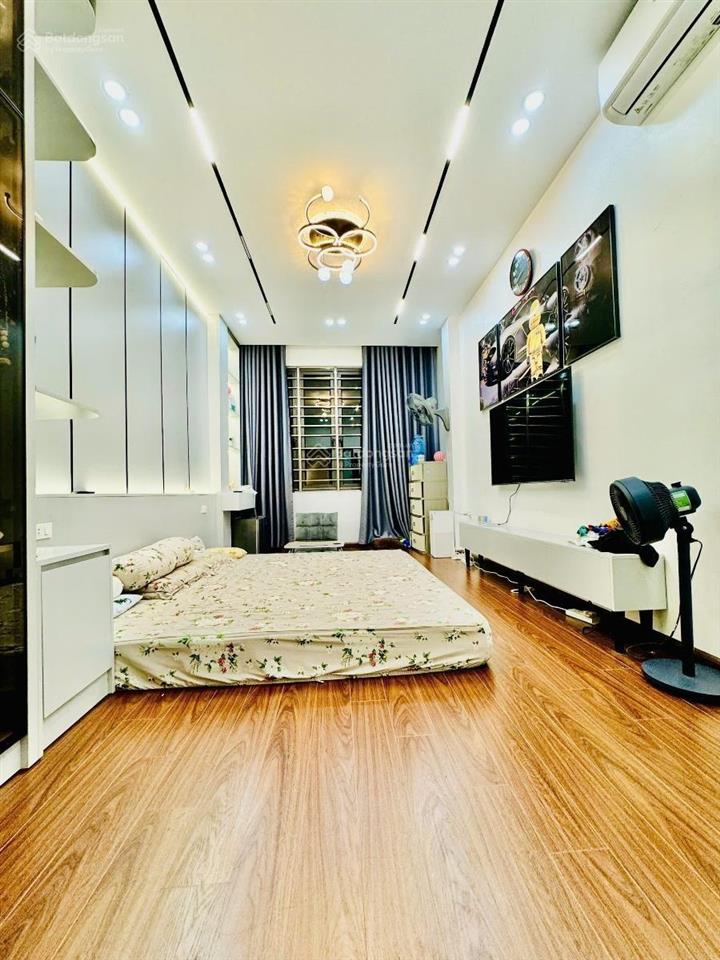 Hoa hậu nhà lạc long quân, ngõ thông tứ tung, an ninh tốt, sđcc, nhà dân xây chắc chắn 38m2x5t