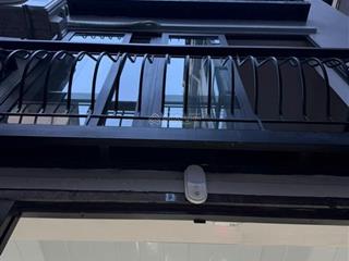Thiết kế hiện đại. nhà phố đội cấn , ngõ thông thoáng,chdv, thang máy , full nội thất 6tx45m2