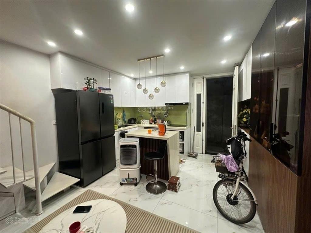 Giá hiếm ! nhà núi trúc , ngõ thông thoáng mát , ô tô cách nhà 30m , nhà dân xây 25m x4t