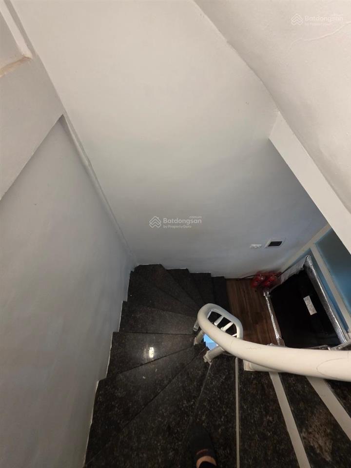 Giá hiếm ! nhà núi trúc , ngõ thông thoáng mát , ô tô cách nhà 30m , nhà dân xây 25m x4t
