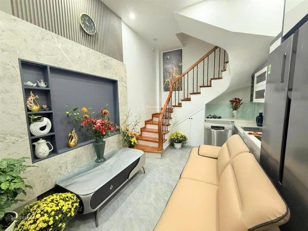 Siêu vip đội cấn , ngõ thông , gần ô tô, kinh doanh , nhà mới về ở luôn, full nội thất 30m x 4t