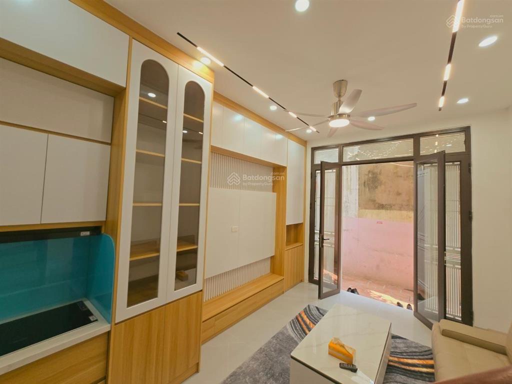 Nhà đẹp lạc long quân , ngõ thông ,ô tô con đỗ cửa, nhà mới, full nội thất,nhà xây 4tx 30m