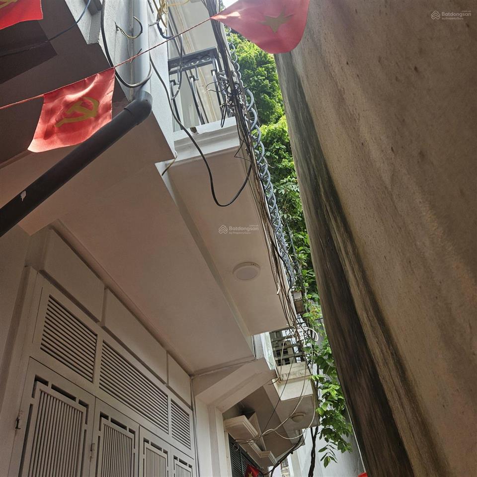 Nhà đẹp lạc long quân , ngõ thông ,ô tô con đỗ cửa, nhà mới, full nội thất,nhà xây 4tx 30m