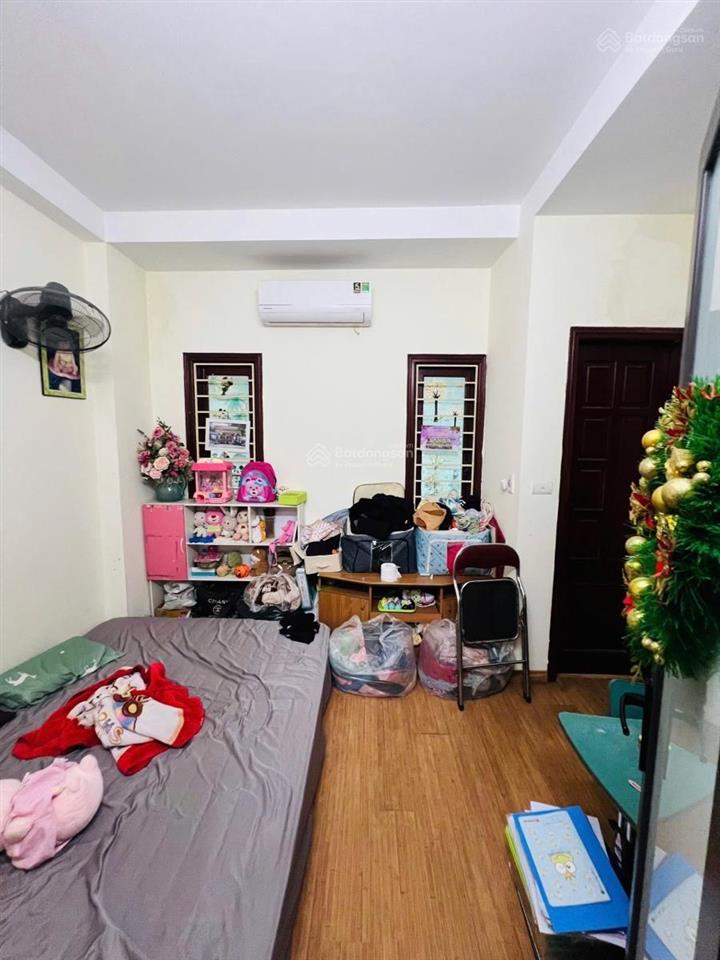 Hai mặt thoáng , nhà lạc long quân , ngõ thông ,gần ô tô, ở , kinh doanh , sđcc, dân xây 38mx 4t