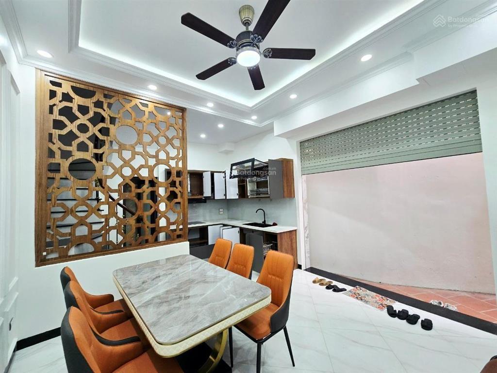 Hàng hiếm !!! nhà văn cao ,vài bước ra phố ,ô tô đỗ gần sát nhà ,nhà mới 30mx 5t