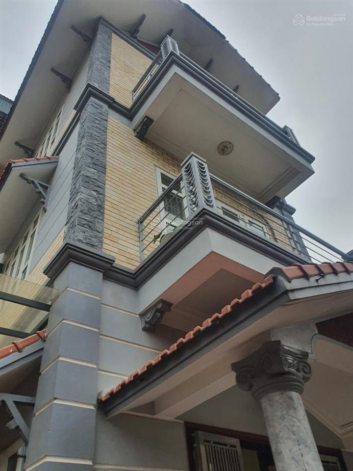 Hàng hot! nhà lạc long quân, ngõ thông, ô tô tải cách nhà 70m, nhà dân xây 60m2 x 3t